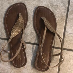 Feather detail sandal